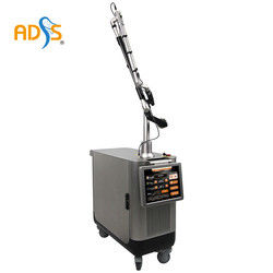 CE zugelassene Picosecond Laser Maschine Yag Pico Laser Tattoo Entfernungsanlage